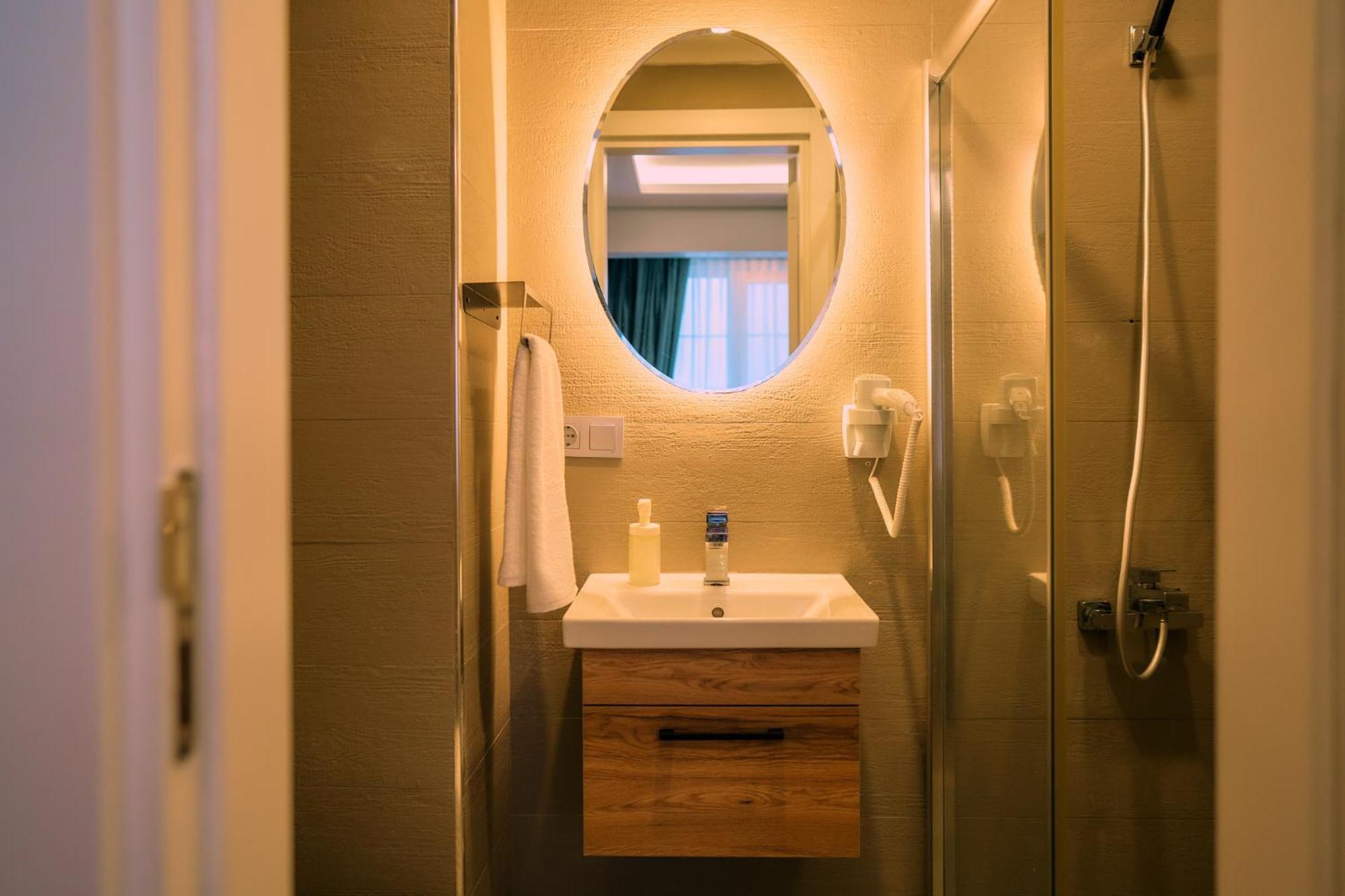 Taksim Santa Lucia Hotel อิสตันบูล ภายนอก รูปภาพ